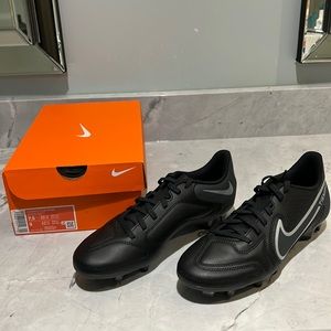 Nike soccer cleats Legend 9 Club black  Mens Size 7.5 Womens Size 9